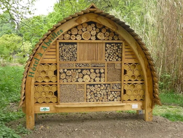 gran hotel de insectos casero y funcional