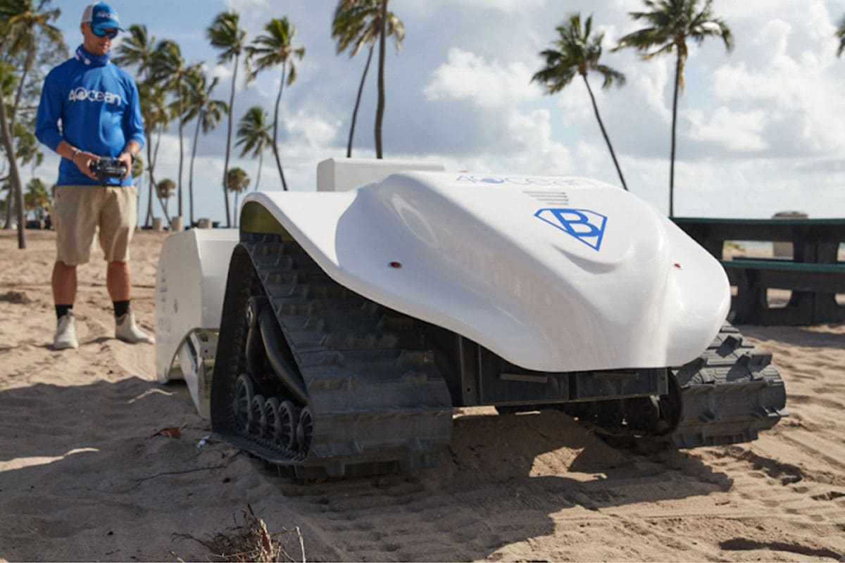 BeBot robot solar limpia playas